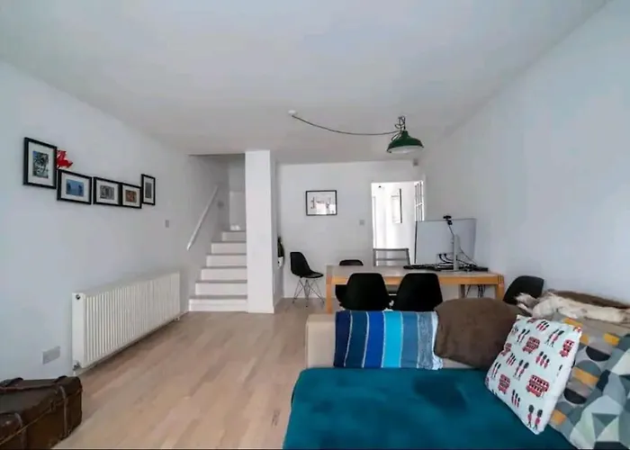 2 Bedroom Canal View, Near Kings Cross & Camden